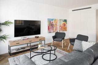 Spacious Modern 3BD Apt by Sea N Rent - 5