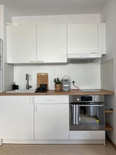 2BR 2BA Between UNSS and Sports Academy Sleeps 6 - 3