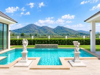 Luxurious 4-Bedroom Pool Villa with Best Mountain Views - 7