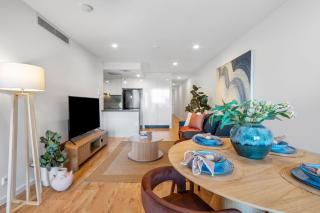 Fortitude Valley Hideaway - 2BR Apartment with Balcony & 2 Free Car Bays - 7