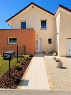 Maison moderne avec jardin clos - 1