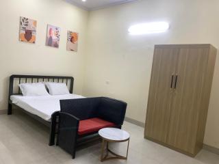 Yến Trang House - cổng cấp cứu BV Bạch Mai 2 - 0