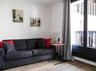 Cozy 1-Bedroom Chamonix Ski Retreat - 2