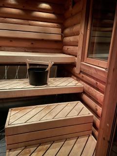 Lakeside Sauna Cottage - 9