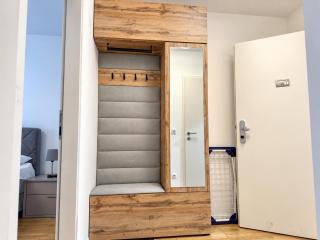 Modern 1BR & 1LR Apt, Terrace -9 Min to City Center - 7