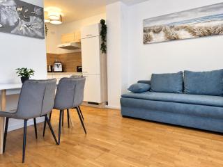 Modern 1BR & 1LR Apt, Terrace -9 Min to City Center - 2