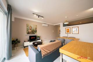 A Stylish St Paul's Holiday Home with City Views - 9