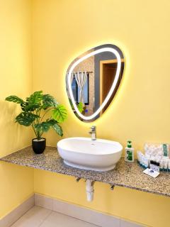 Homlee-Banaras 3BHK-Lift-Parking-3KM KashiTemple - Benares - 1