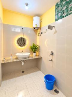 Homlee-Banaras 3BHK-Lift-Parking-3KM KashiTemple - Benares - 2