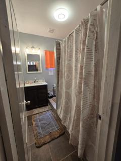 Stylish 2-BR Apt Near Ogle Airport & Malls - 7
