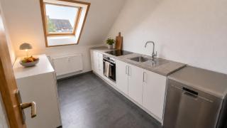 zentrale Lage - Apartment mit 6 Einzellbetten Boxspring, Wohnzimmer, Essbereich, WIFI, Smart TV, Küche, 24h Check-In - 2