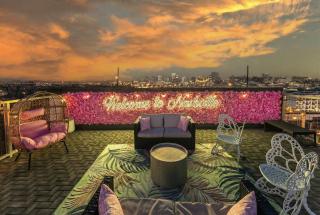 Luxury Retreat: Rooftop Hot Tub Double Deck & Game Room - Nashville - 4