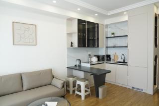 Brand New Condo Stay Central location with King Bed 65 inch TV - 9