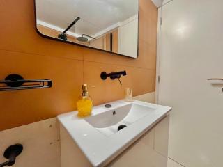 Colorful 1BR apt in loutraki center near beach - 6