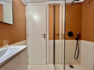 Colorful 1BR apt in loutraki center near beach - 5