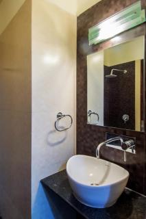 Hotel Metropolitan Near Sindhi Camp - 7