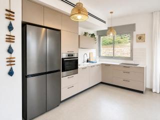 Seafront Penthouse - 3 Bdrms W Mamad - 2