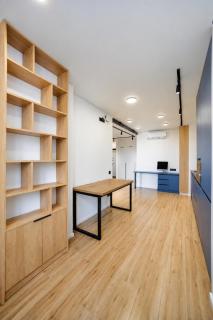 Blue Wine Apartments, projector, karaoke, PS5, smart lock - 5