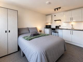 F2 Mini studio Rainham, Contractors, Parking, WIFI - 0