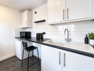 F2 Mini studio Rainham, Contractors, Parking, WIFI - 2