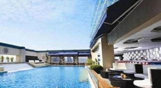 Pacific Regency Hotel Suites - 2