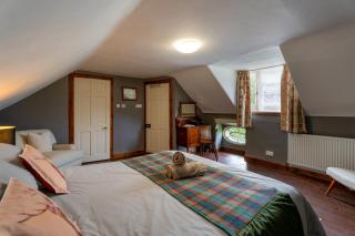 Historic 1600 Cottage with Hot Tub, Private Estate - 1