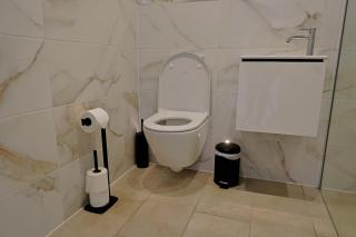 Premium 5BR Home Parking Long Term Stays - 4