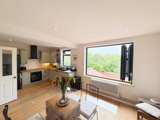 Two Bedroom House with Garden - Hazelbury Road - 7