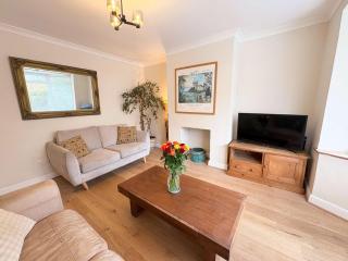 Two Bedroom House with Garden - Hazelbury Road - 4