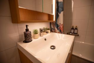 Urban Smart Living near Basel SBB & City Center - Special PRIMERO PICASSO 11 Apartment, up to 4 guests - 1