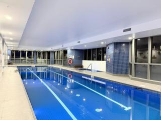 Ryeva Stays with free Parking, Pool, Sauna, Gym & River Views - Brisbane - 6