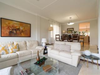 House with cozy garden BBQ and free parking - 9