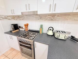 Delightful Pet-Friendly Home &Brand-New Furnishing - 6