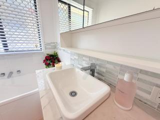 Delightful Pet-Friendly Home &Brand-New Furnishing - 4