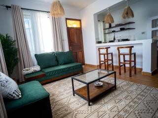 Mara House -1BR ,Pool, 5 min drive to the beach - 2