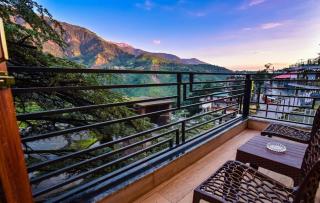 LA Riqueza Koala Inn Mcleod Ganj # Close to Mall Road # Newly Built # Mountain View Rooms with Balcony #Big Parking # Lift - 8