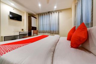 Hotel O by OYO Rashika Palace - 2