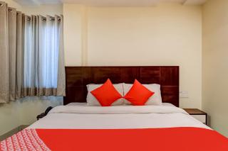 Hotel O by OYO Rashika Palace - 1