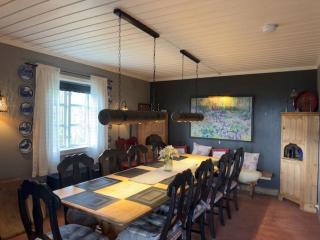 Mountain Home With 5 Bedrooms And 2 Fireplaces - 1