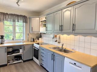 Mountain Home With 5 Bedrooms And 2 Fireplaces - 4