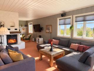 Mountain Home With 5 Bedrooms And 2 Fireplaces - 8