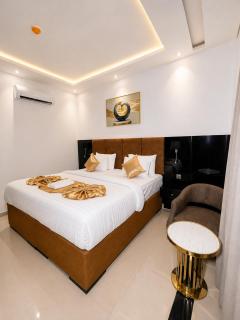 Golden Bella Hotel & Suites - 9
