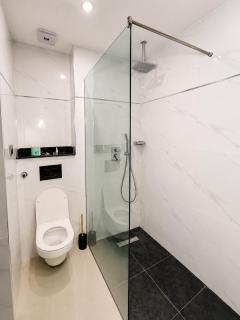 Golden Bella Hotel & Suites - 7