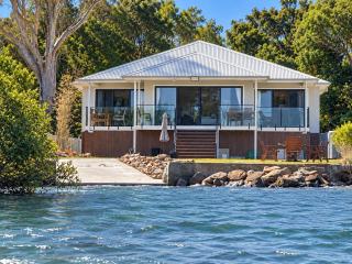Absolute Beachfront Modern Retreat Pet Friendly 4 BR 2 Ensuites Ducted air conditioning - 9