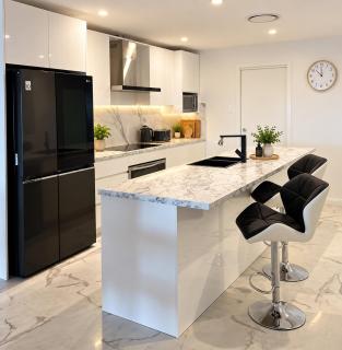 Absolute Beachfront Modern Retreat Pet Friendly 4 BR 2 Ensuites Ducted air conditioning - 5