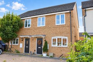 Stylish 3BR Home Parking Garden Doncaster - 5