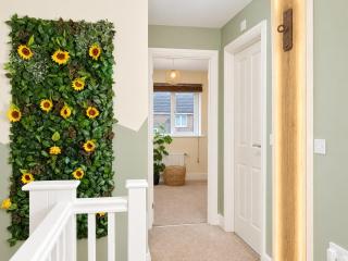 Stylish 3BR Home Parking Garden Doncaster - 2