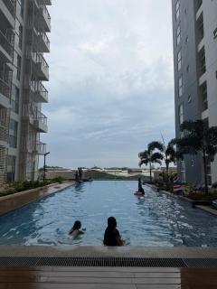 Hannahs Place Studio Unit at One Lakeshore - 7