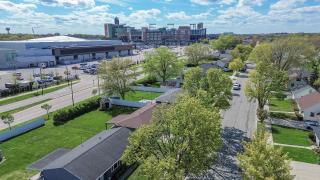1 Block To Lambeau 3 BR Sleeps 6 Pet-Friendly - 7