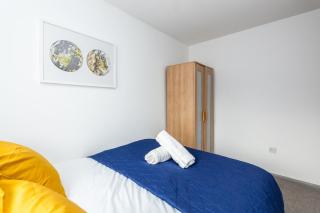 Serene Luxury I 2BDR l Sleeps 5 I Super Fast WiFi l Free parking - 8